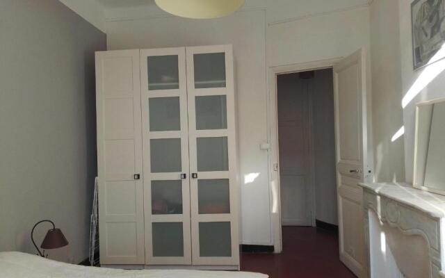 Typical Toulon apartment 50M beaches