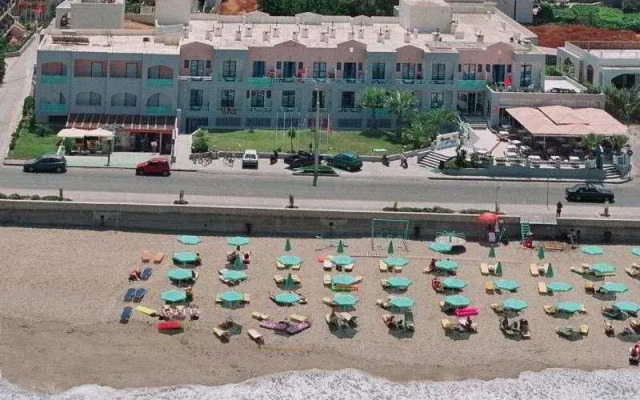 Flisvos Beach Studios (ex Flisvos Beach Apartments)