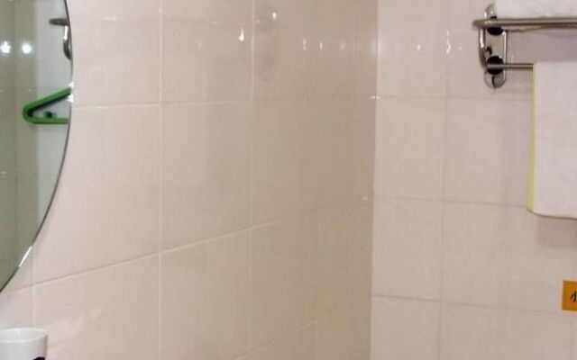 Home Inn (Jiangyin Middle Chengjiang Road)
