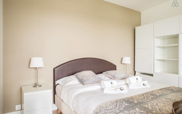 Renovated Flat 2 Minutes From the Champs-élysées