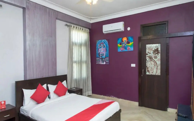 OYO Home 12830 Charming 3BHK