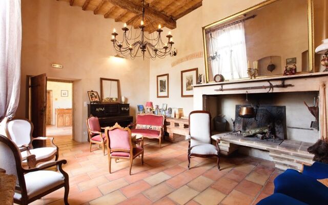 Le Petit Chateau Argoumbat