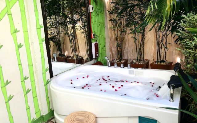 The Palms Resort & Bar