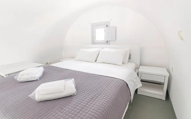 Phaos Santorini Suites