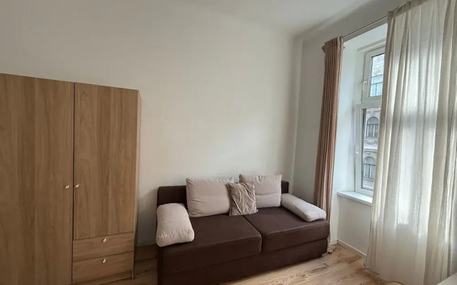 Modern 2BR Apt Steps from Westbahnhof