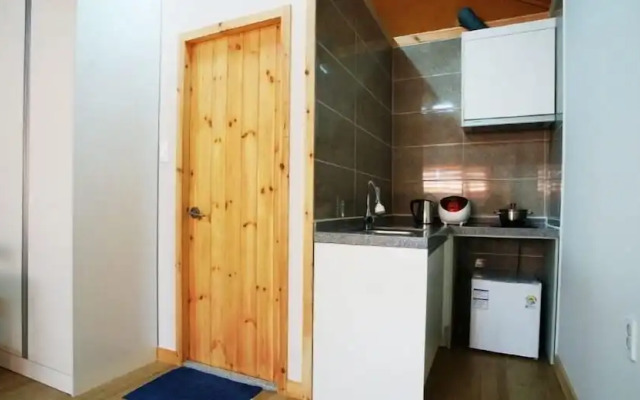 Gotjawal Geomun Oreum Pension