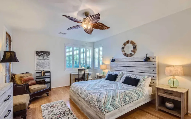 Heated Pool, Gas Grill & Yard: Phoenix Retreat!