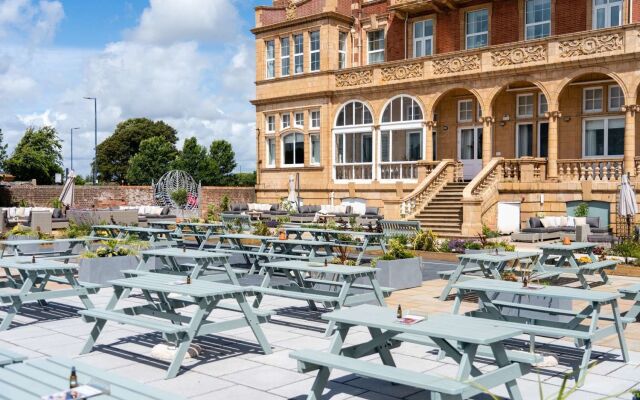 Queens Hotel