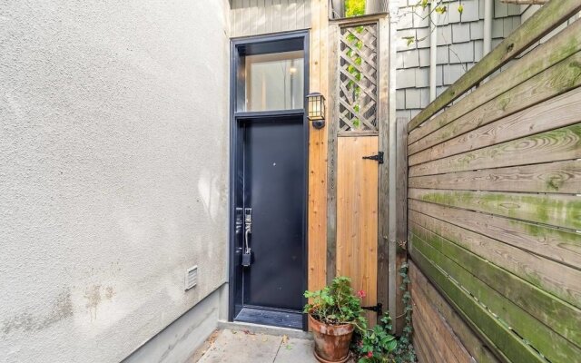 Newly Renovated 1BR Apt 1886