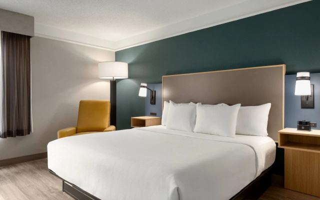La Quinta Inn & Suites by Wyndham Dallas Arlington South