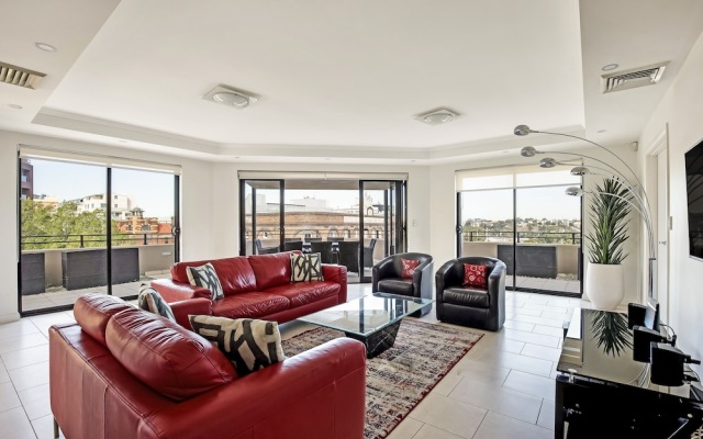 Pyrmont Harbour View Penthouse