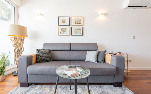 Beach & Palms Apartment