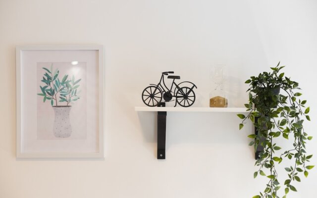 Sol Modern Studio at Batalha Metro