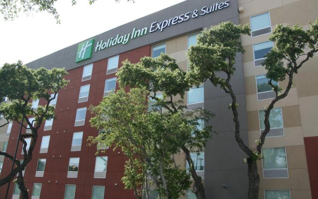 Holiday Inn Express & Suites San Antonio Medical-Six Flags by IHG