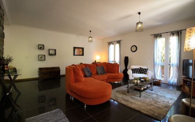 Casa do Passo by Analodges