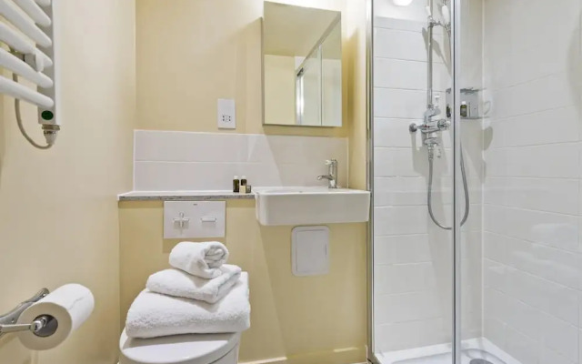 Stylish Mezzanine Studio Near Regent s Park