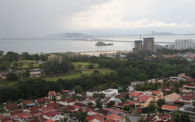 3BdR&2Bth condo Middle of Penang