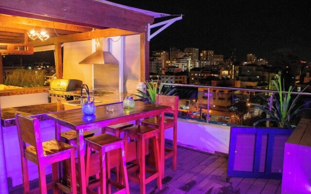 8-bdr Penthouse With A Private Rooftop & Jacuzzi