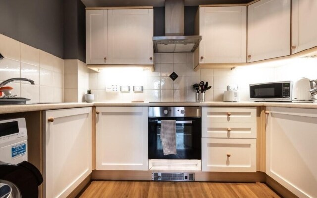 Black Moon 2 bed 2 bath Central location