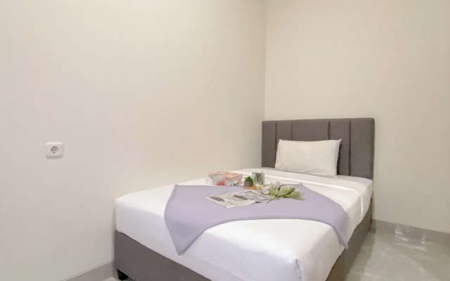 Nice And Cozy Studio (No Kitchen) At Celebrity Mansion – Guest Rooms – Bekasi