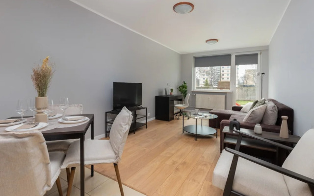 Długie Ogrody Apartment by Renters