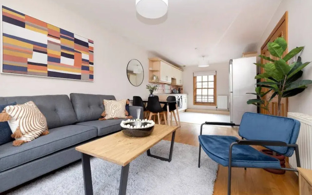 Bright&Cosy Flat near Scottish Gallery