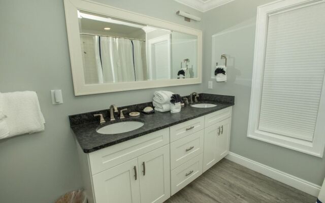 Sandpiper Cove 1115 3 Bedroom Condo by RedAwning