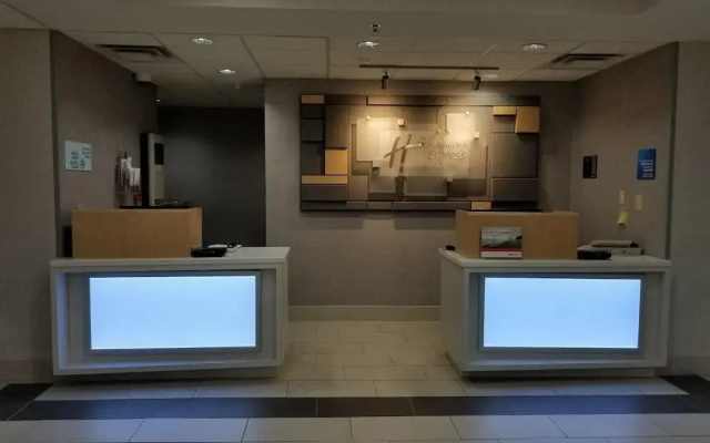 Holiday Inn Express Hotel & Suites Louisville South - Hillview