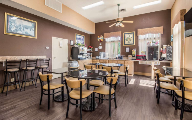 Americas Best Inns Selmer