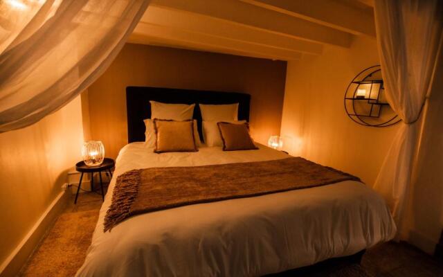 Suite romantique avec Jacuzzi - Hypercentre, Place Jean Jaurès