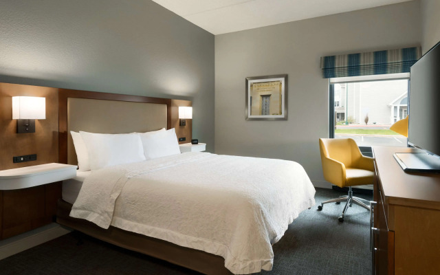 Hampton Inn Appleton-Fox River Mall Area