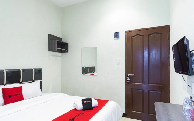 RedDoorz near Medan Amplas