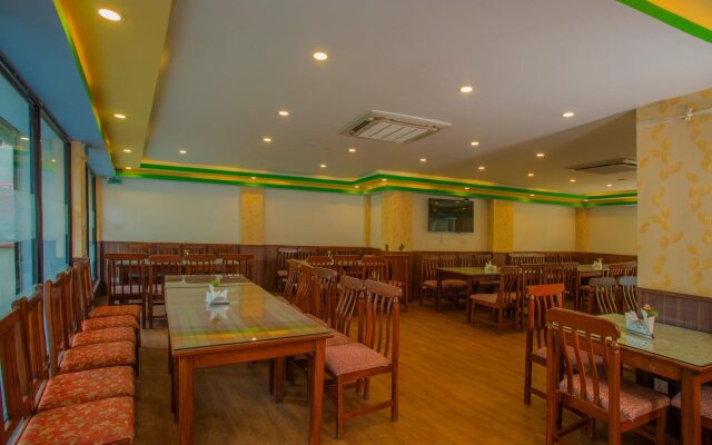 OYO 255 White Zambala Hotel