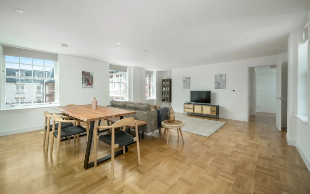 JOIVY Spectacular 3-Bed Flat Near Holland Park