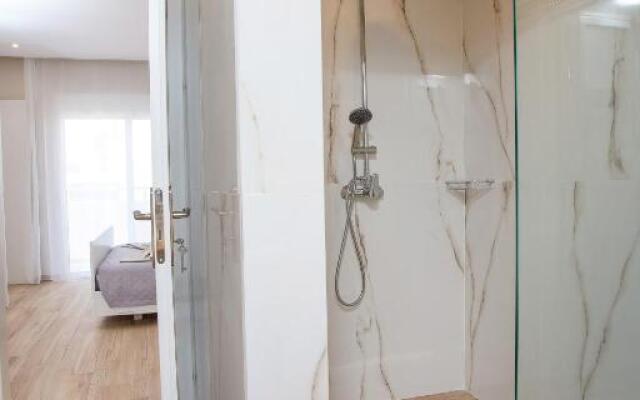 Avi Suites 2