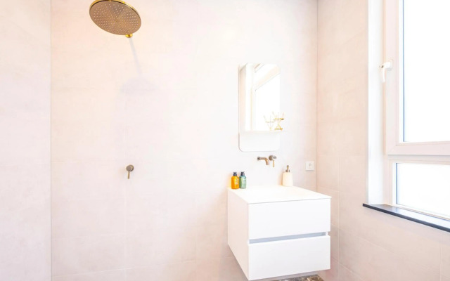 The Den Newly Build Apartment 7-Minutes From Rotterdam City Central Station