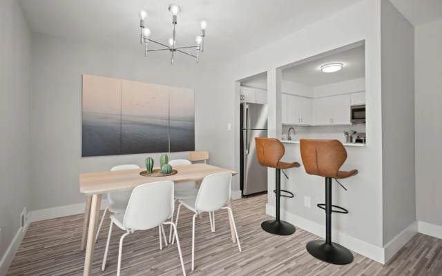 Spacious 2BR 2BA Apartment in the City