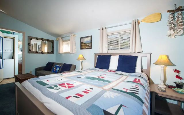 Sea Daze 1 Br cottage by RedAwning
