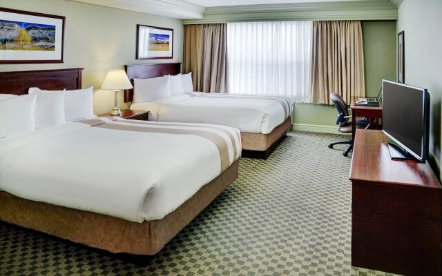 Chateau Nova Hotel & Suites