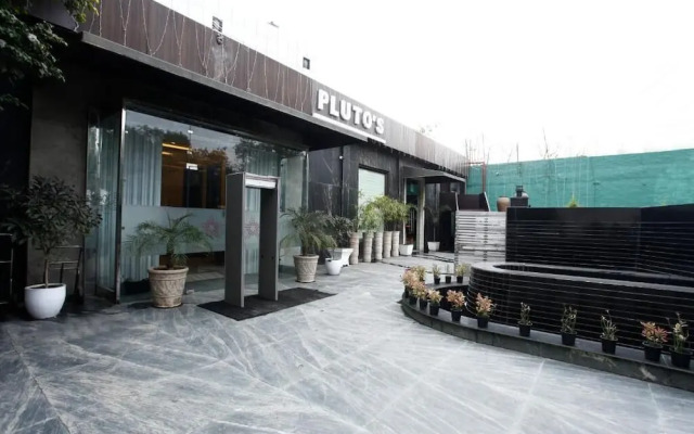 Plutos Hotel
