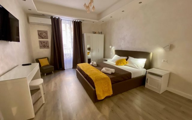 Apartment Near the Colosseum, With Metro Line A a 2 Minutes Walk Away