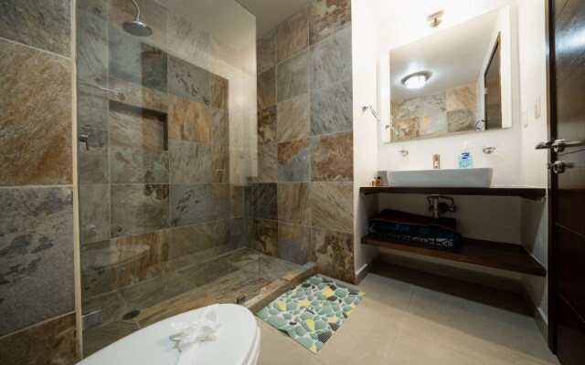 2 BR PH with Jacuzzi near to the Beach
