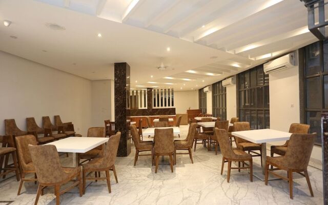 OYO 14481 Almati Inn