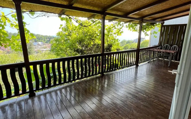 The Guest House At Henry's