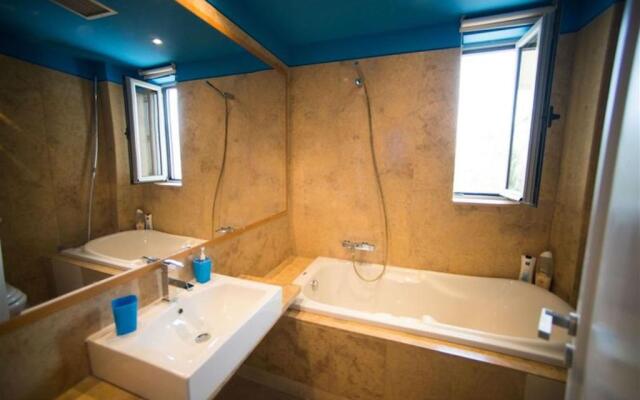 Luxury Villa Beachfront 5 Bedrooms 10-12 Persons