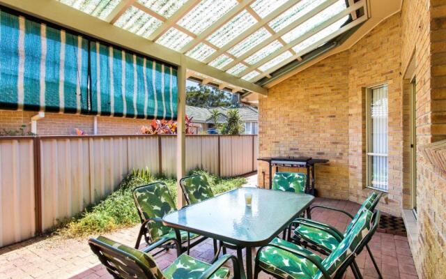 1/4 Huntly Close