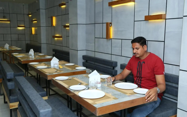 Shri Akshar Hotel