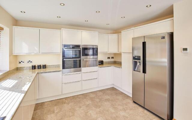 Host Stay Cliff Road