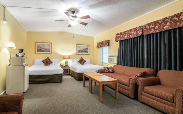 Econo Lodge Inn & Suites