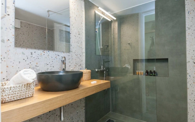 Pagrati Urban Oasis Getaway 2Bd Apt